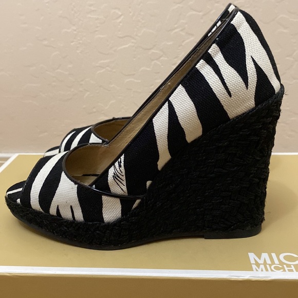 Wedge Heels - Picture 3 of 8